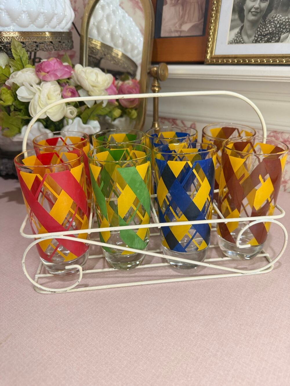 Vintage set of 8 midcentury glasses cups multicolor argyle w/ wire holder caddy
